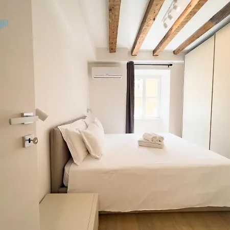 Cavana 10 Tirabora Short Rent, Con Parcheggio Privato شقة