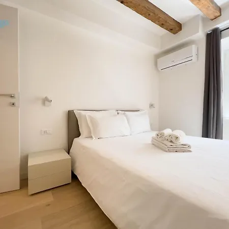 Cavana 10 Tirabora Short Rent, Con Parcheggio Privato Апартаменти