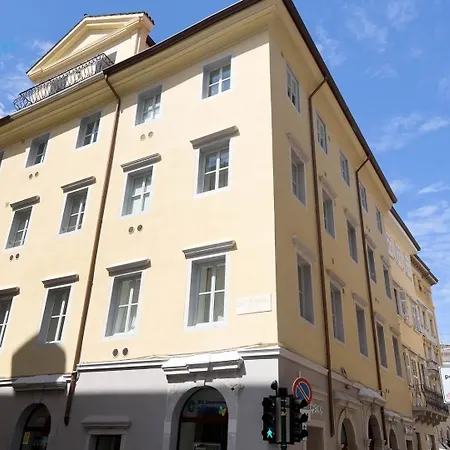 Apartment Cavana 10 Tirabora Short Rent, Con Parcheggio Privato Triest