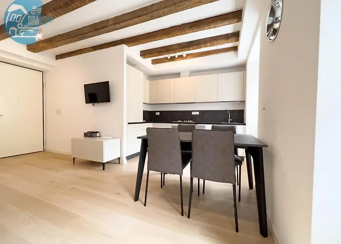 Cavana 10 Tirabora Short Rent, Con Parcheggio Privato Apartment